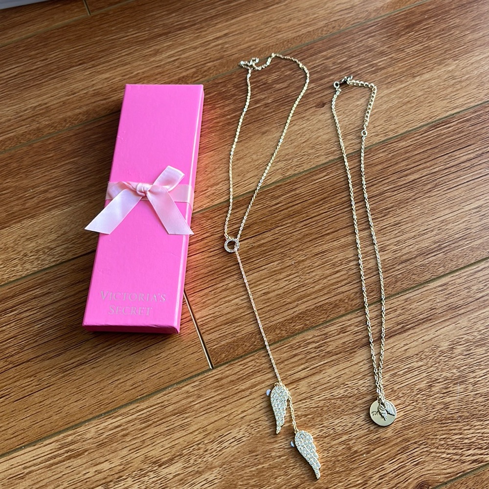 2 Victoria’s Secret necklaces + 1 box
